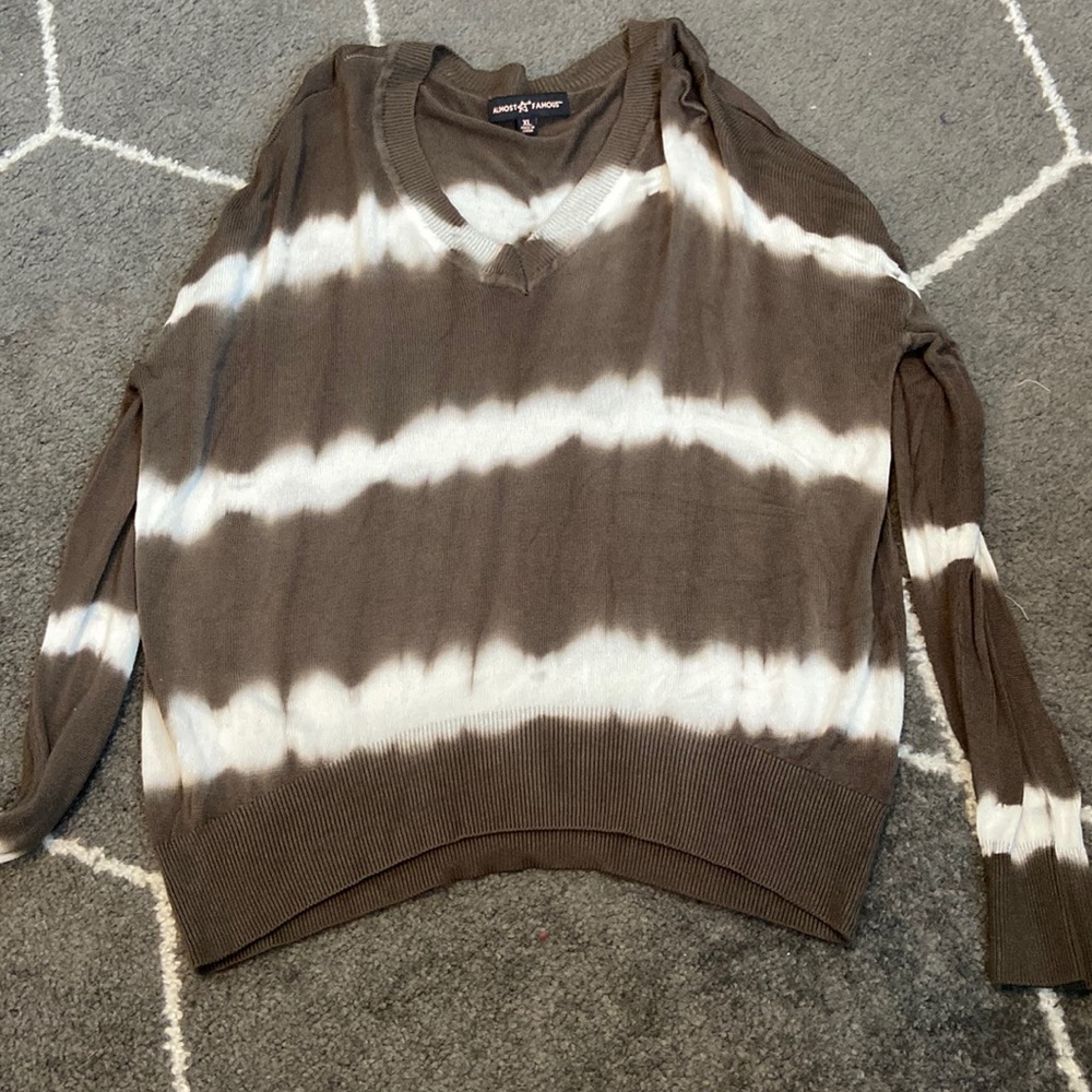 NWOT Almost Famous Lightweight v-neck Sweater